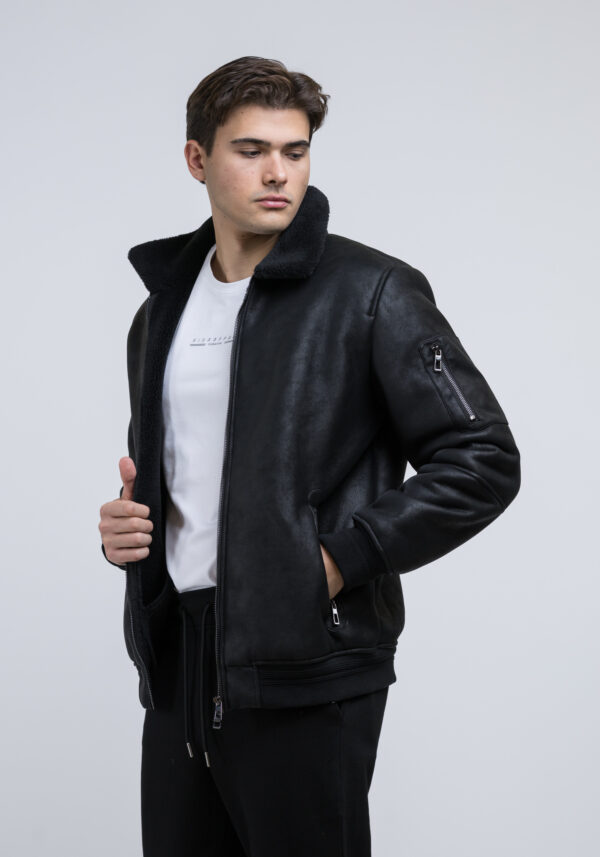 &Mu;&pi;&omicron;&upsilon;&phi;ά&nu; &Kappa;&omicron;&nu;&tau;ό &Mu;&alpha;ύ&rho;&omicron; &Mu;&omicron;&upsilon;&tau;ό&nu; Eco, ADIMARI