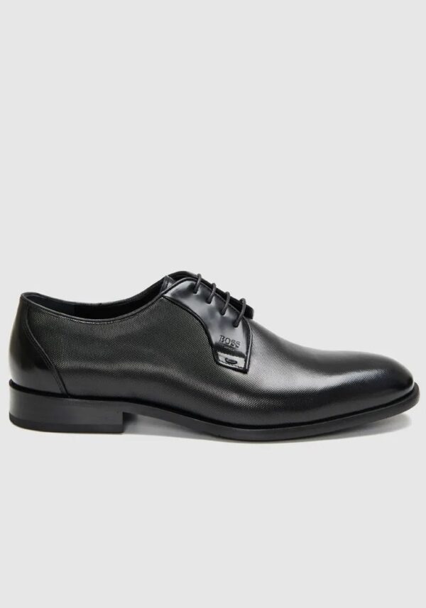 &Pi;&alpha;&pi;&omicron;ύ&tau;&sigma;&iota; &Sigma;&kappa;&alpha;&rho;&pi;ί&nu;&iota; &Delta;&epsilon;&tau;ό &Mu;&alpha;ύ&rho;&omicron;, BOSS SHOES