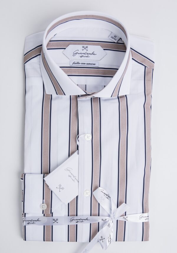 &Pi;&omicron;&upsilon;&kappa;ά&mu;&iota;&sigma;&omicron; &Mu;&epsilon; &Phi;&alpha;&rho;&delta;&iota;ά &Rho;ί&gamma;&alpha;, GUARDAROBA