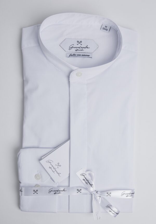 &Pi;&omicron;&upsilon;&kappa;ά&mu;&iota;&sigma;&omicron; &Lambda;&epsilon;&upsilon;&kappa;ό &Mu;ά&omicron;, GUARDAROBA