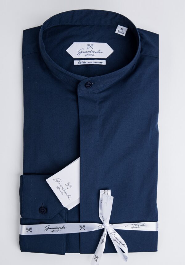 &Pi;&omicron;&upsilon;&kappa;ά&mu;&iota;&sigma;&omicron; &Mu;&pi;&lambda;&epsilon; &Mu;ά&omicron;, GUARDAROBA