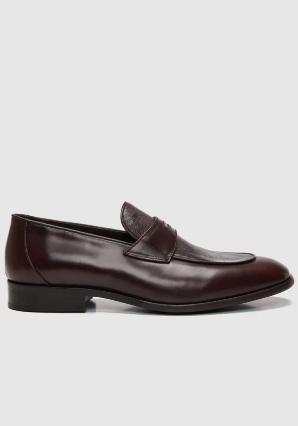 &Pi;&alpha;&pi;&omicron;ύ&tau;&sigma;&iota; &Mu;&omicron;&kappa;&alpha;&sigma;ί&nu;&iota; &Kappa;&alpha;&phi;έ, BOSS SHOES